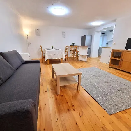Vagnera Old Town Two Bedroom Apartment Riga